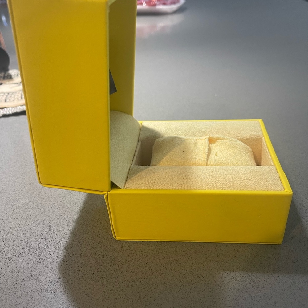 Empty box - Picture 4 of 5